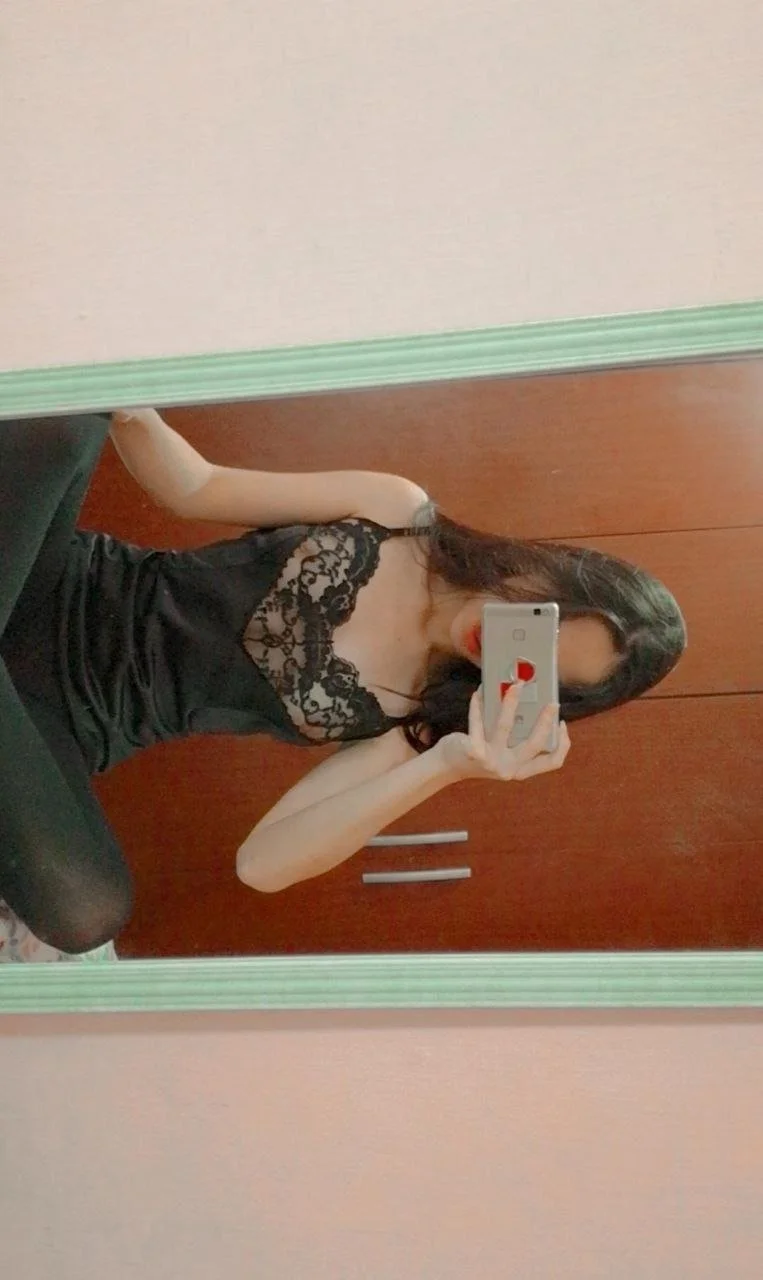 Las flaquitas putas son las mejores putas image 2