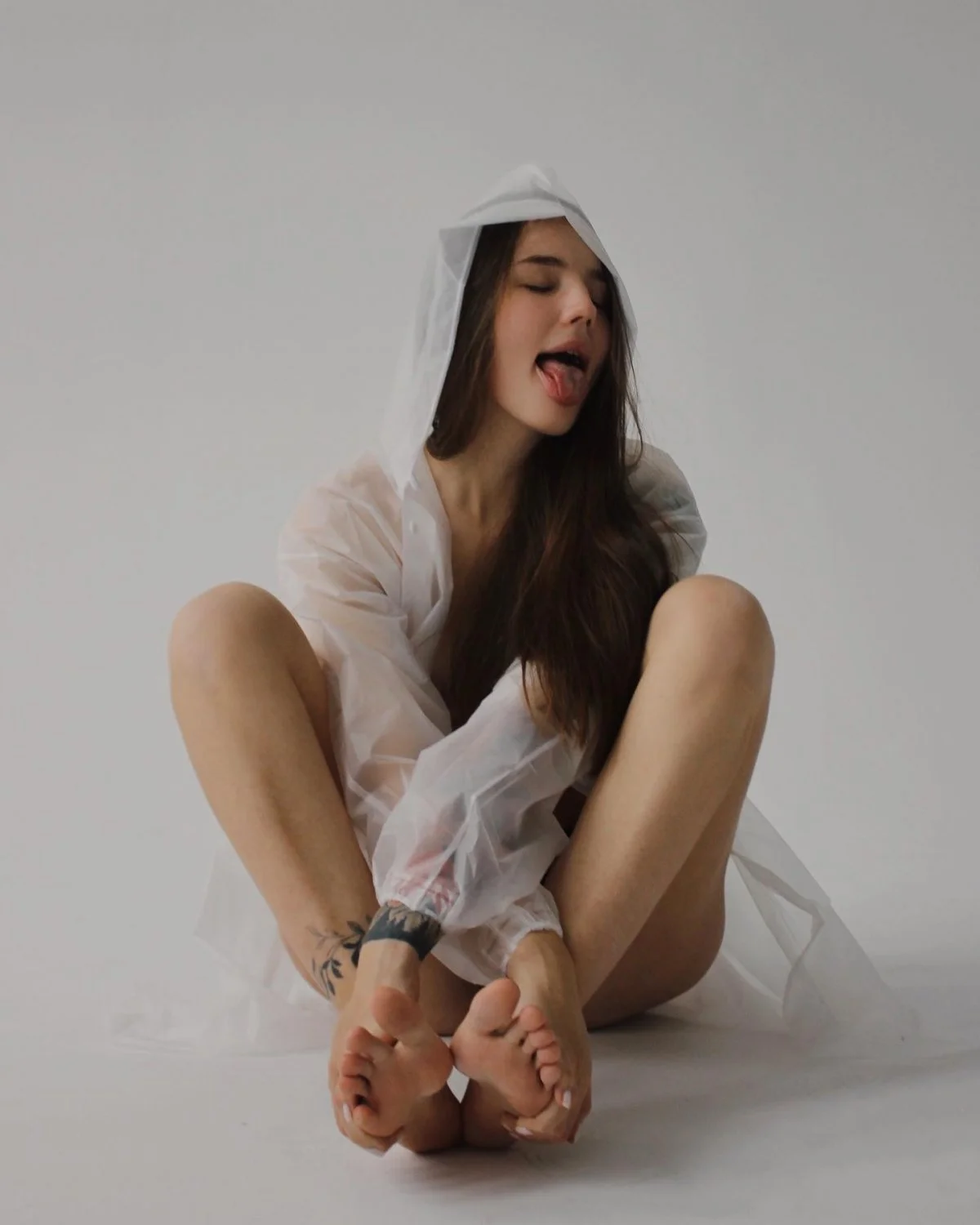 sexy russian with nice feet image 3