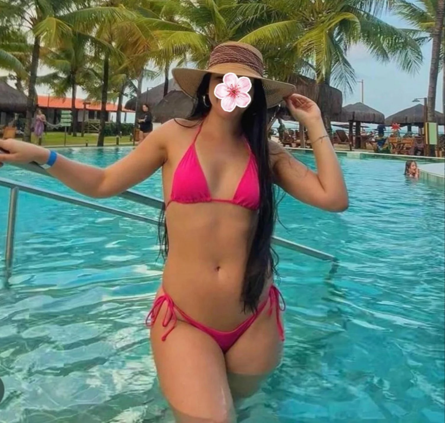 putinha safada da selfit da buceta arrombada main image