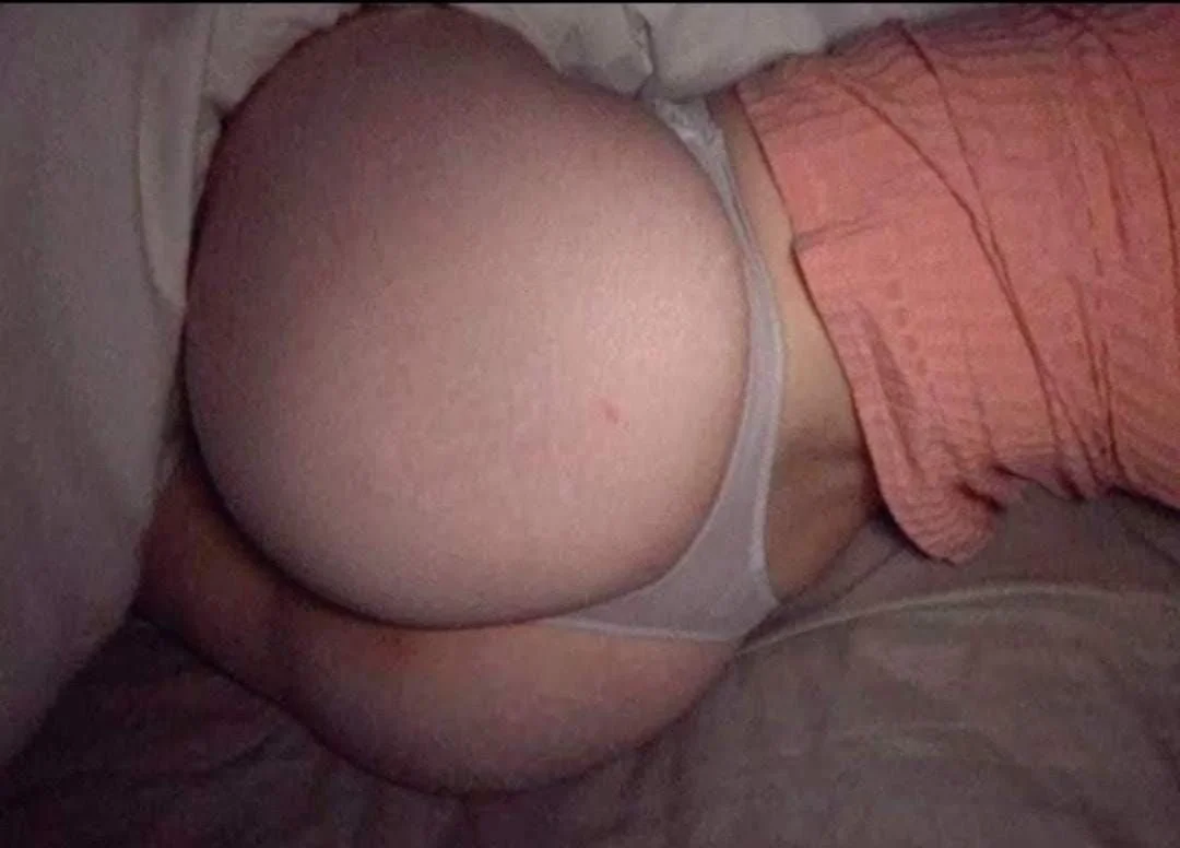 Moni want be looked image 3