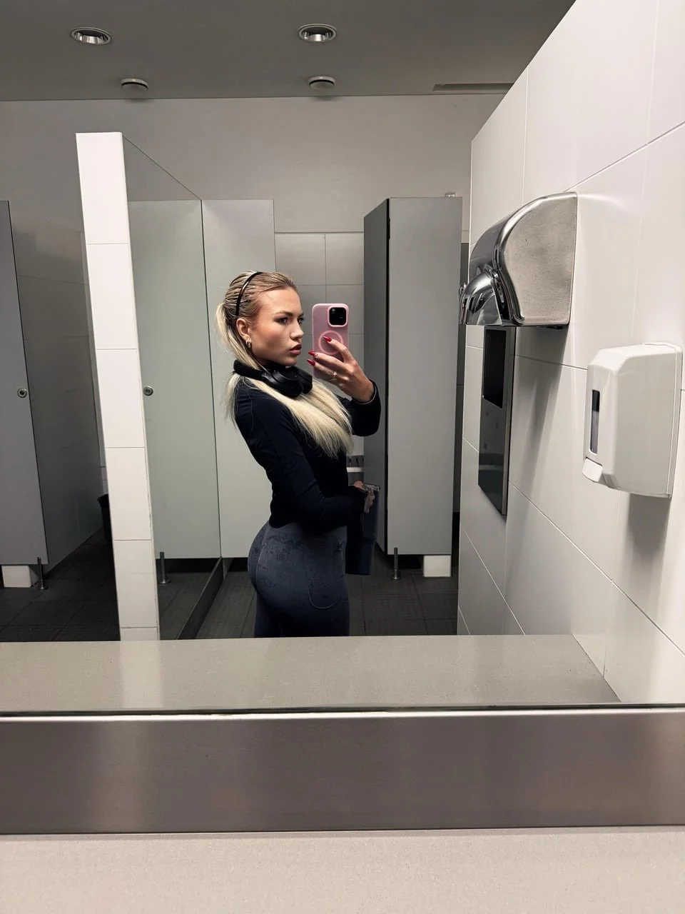 Here’s a few wife's to jerk off too image 32