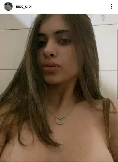 Putinha vazada abrindo o cuzinha! novinha caiu na net depois de tentar agradar o ficante cover image