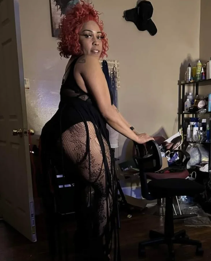 Corciette Wells need to hurry and make a Onlyfans. I love when she bend that ass over 👅 image 5