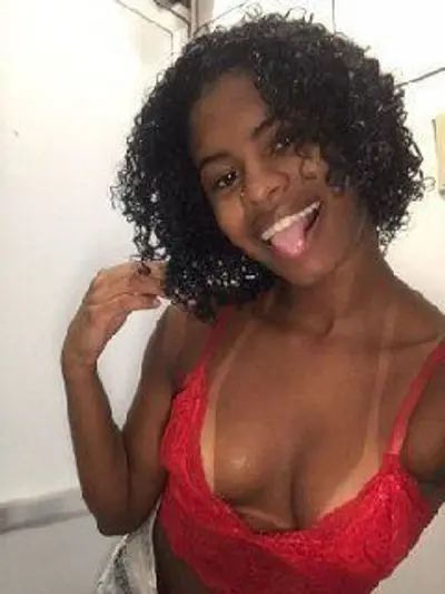 Novinha pretinha adora levar rola dos cria!! novinha, vazou, vazada, amador, corno, vazados cover image
