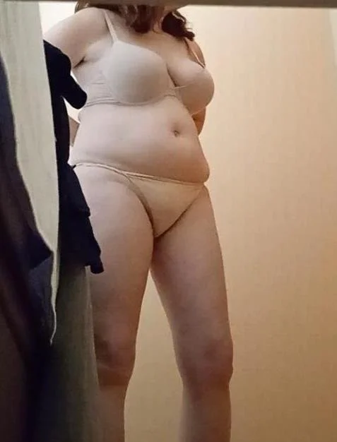 Esposa espiada en casa image 2