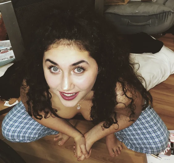 Ella - from Singer to Webslut image 10