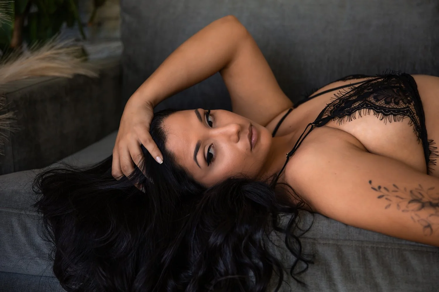 Gorgeous exotic slut boudoir image 3