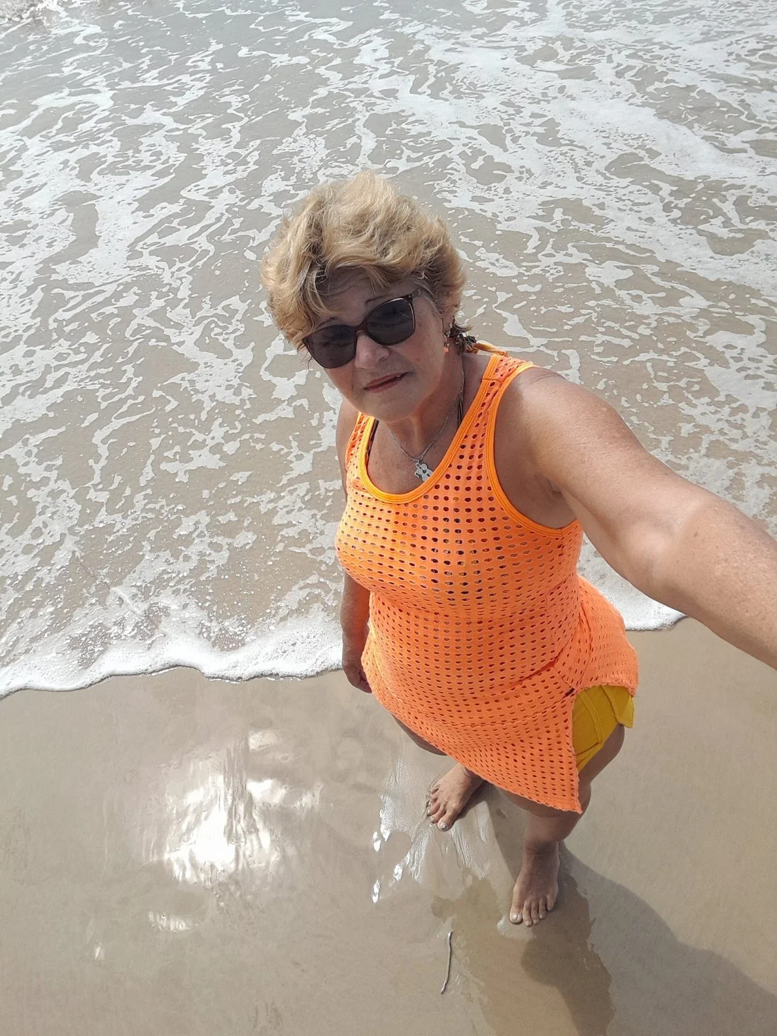 Velha rabuda, mãe de familia, comeriam? image 10