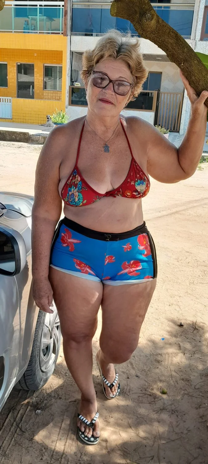 Velha rabuda, mãe de familia, comeriam? image 11