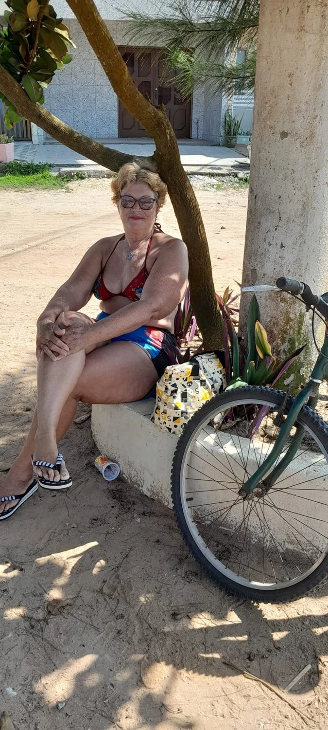 Velha rabuda, mãe de familia, comeriam? image 13