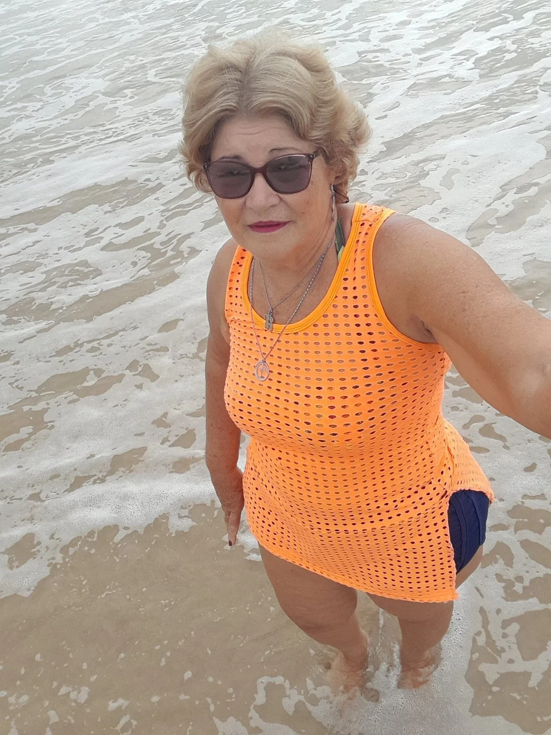 Velha rabuda, mãe de familia, comeriam? image 20