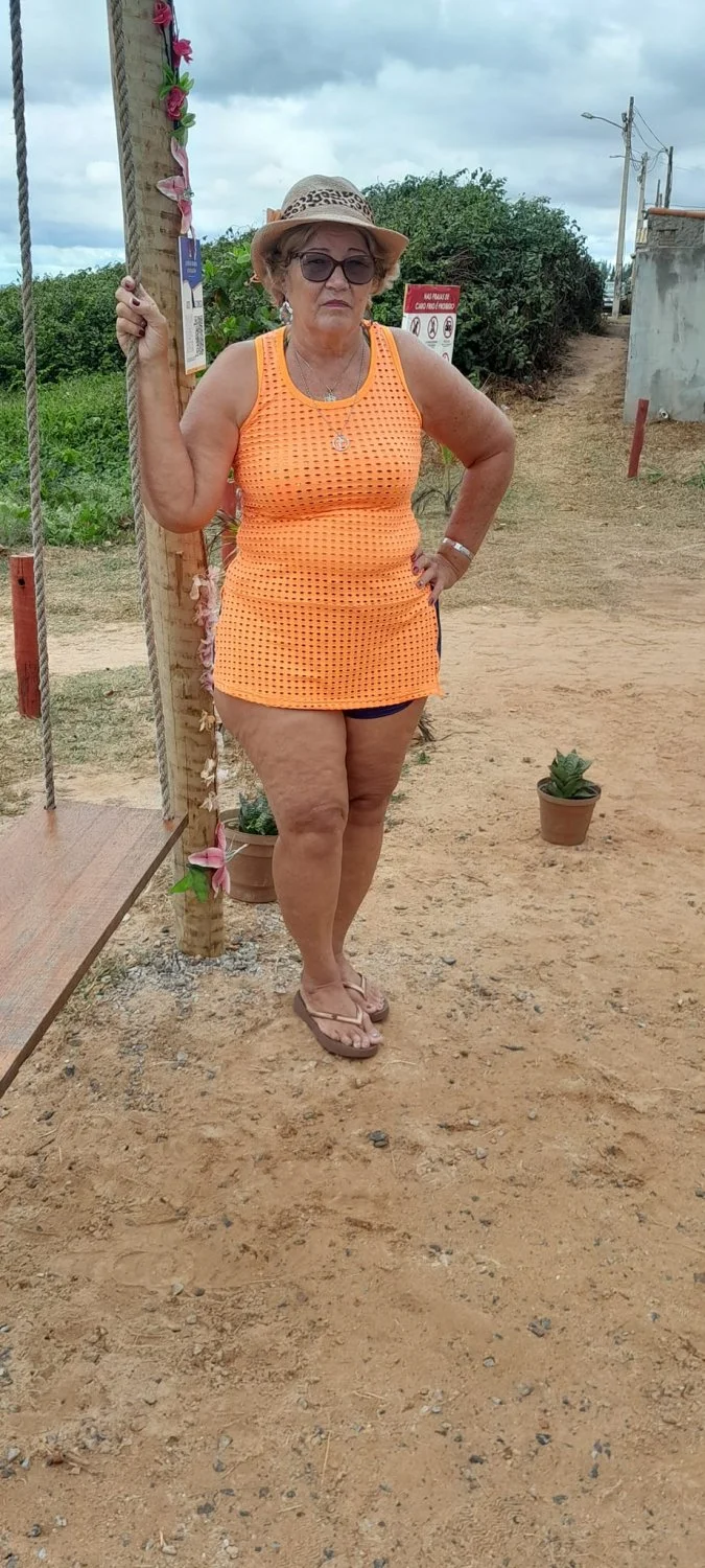 Velha rabuda, mãe de familia, comeriam? image 21