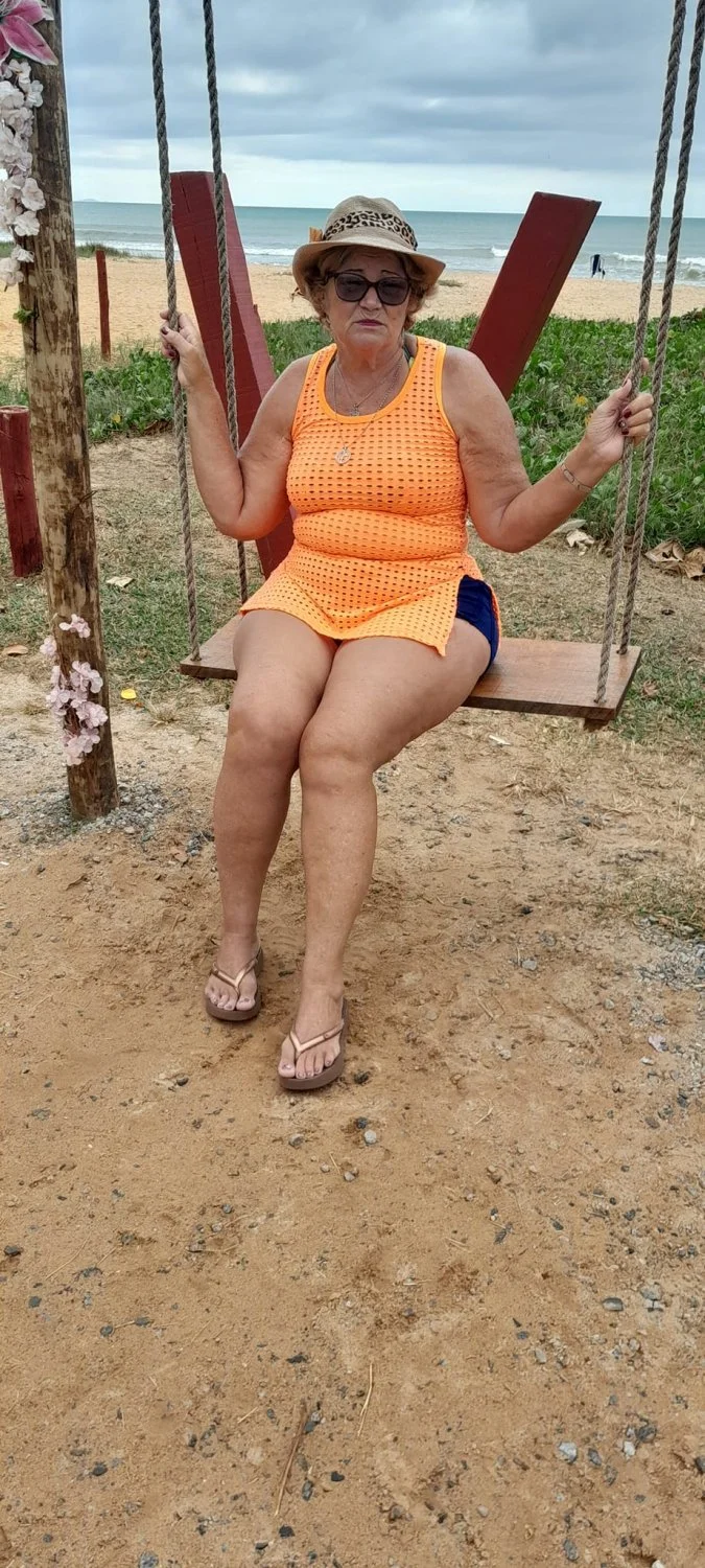 Velha rabuda, mãe de familia, comeriam? image 23