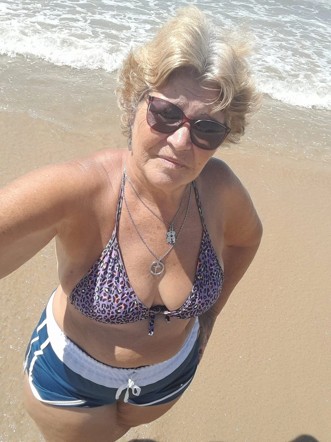 Velha rabuda, mãe de familia, comeriam? image 26
