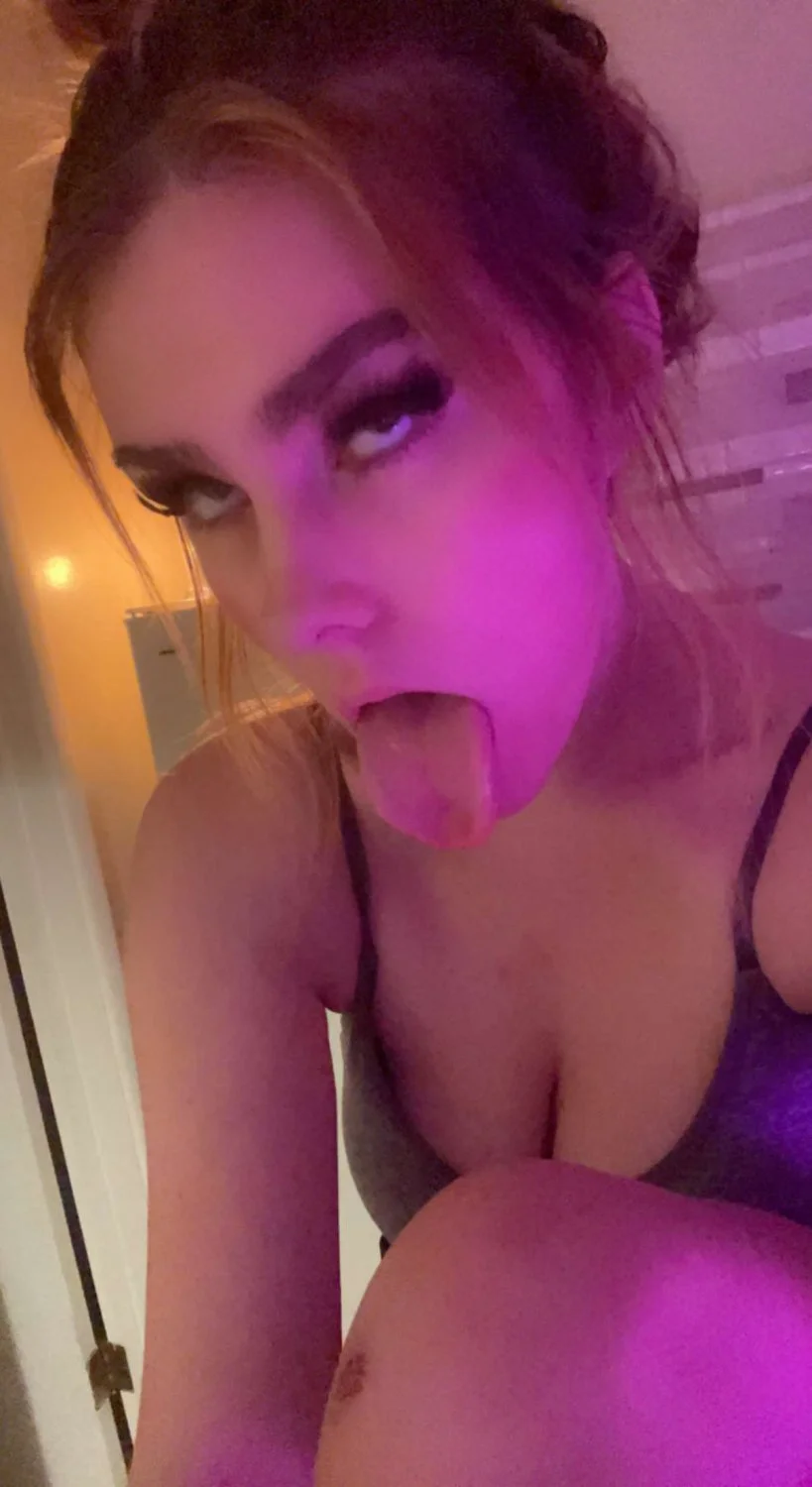 Help me reassure my gf she is sexy! Thoughts on her? image 31