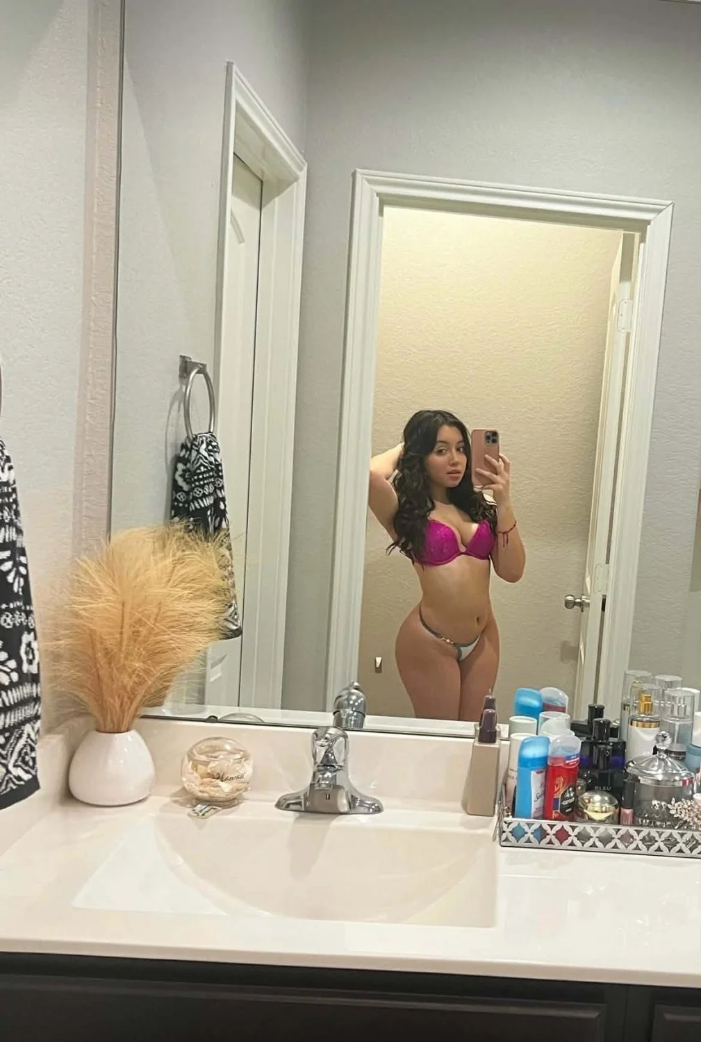 Sexy Latina from Kansas City image 7