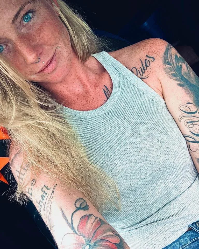 Tania 33 exposed by her ex image 42