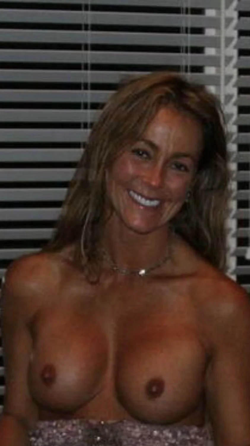 Another Hedonism 2 whore MILF shows her skill set. That place is always on fire!! 🔥🔥🤤🤤 image 11