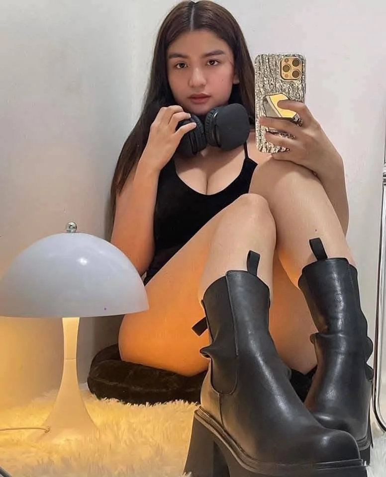 Beautiful Sexy Lady image 4