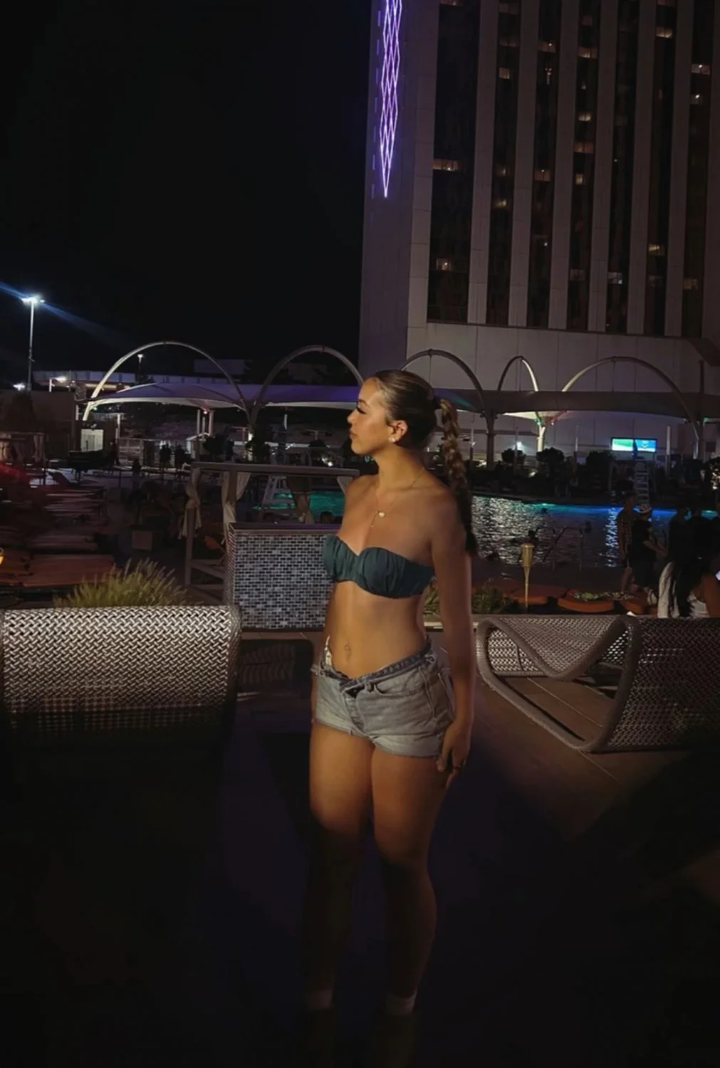 Latina teen image 3