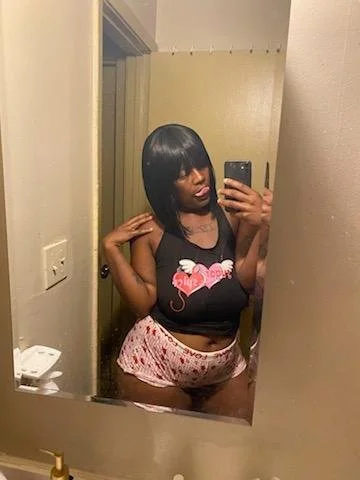 Auntie always shaking ass main image