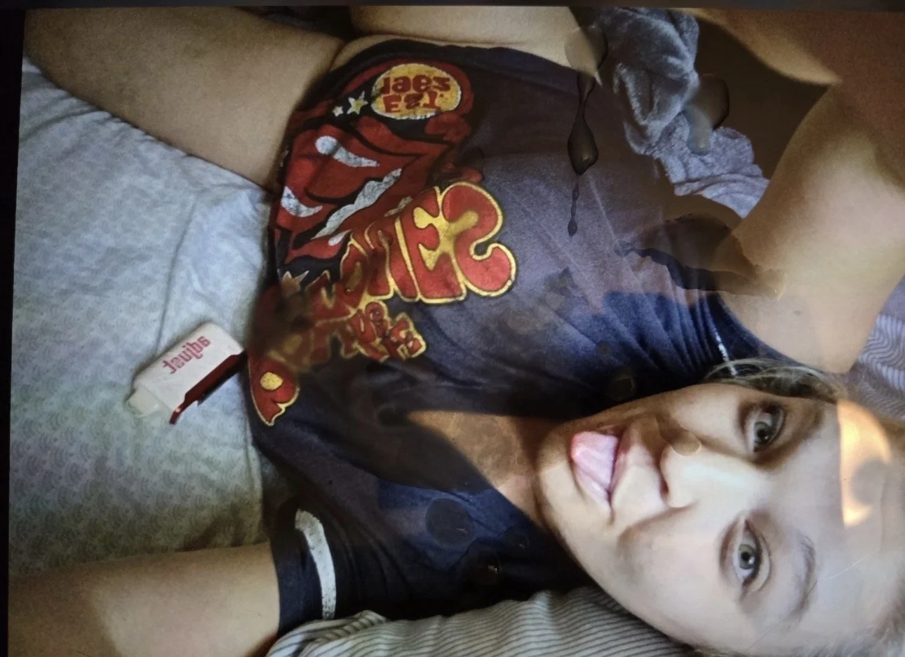 Follower wanted me to post pretty pussy stepsis Kate image 4