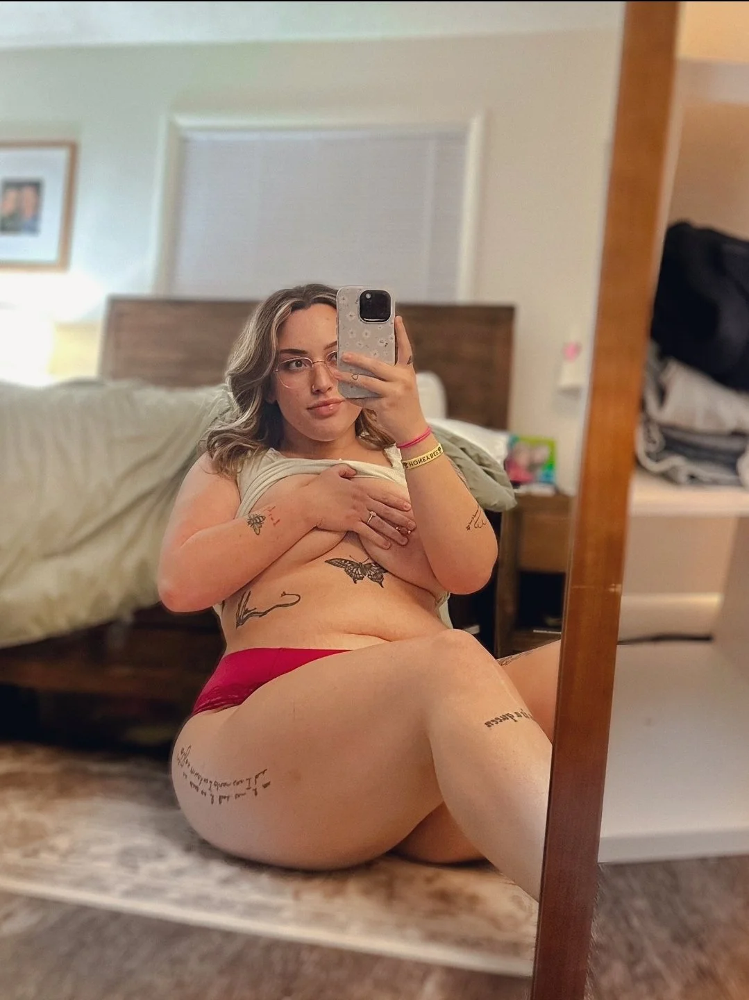 Lauren Thick Latina image 17