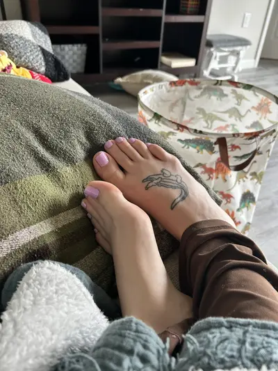 milf ex gf feet and dirty soles cover image