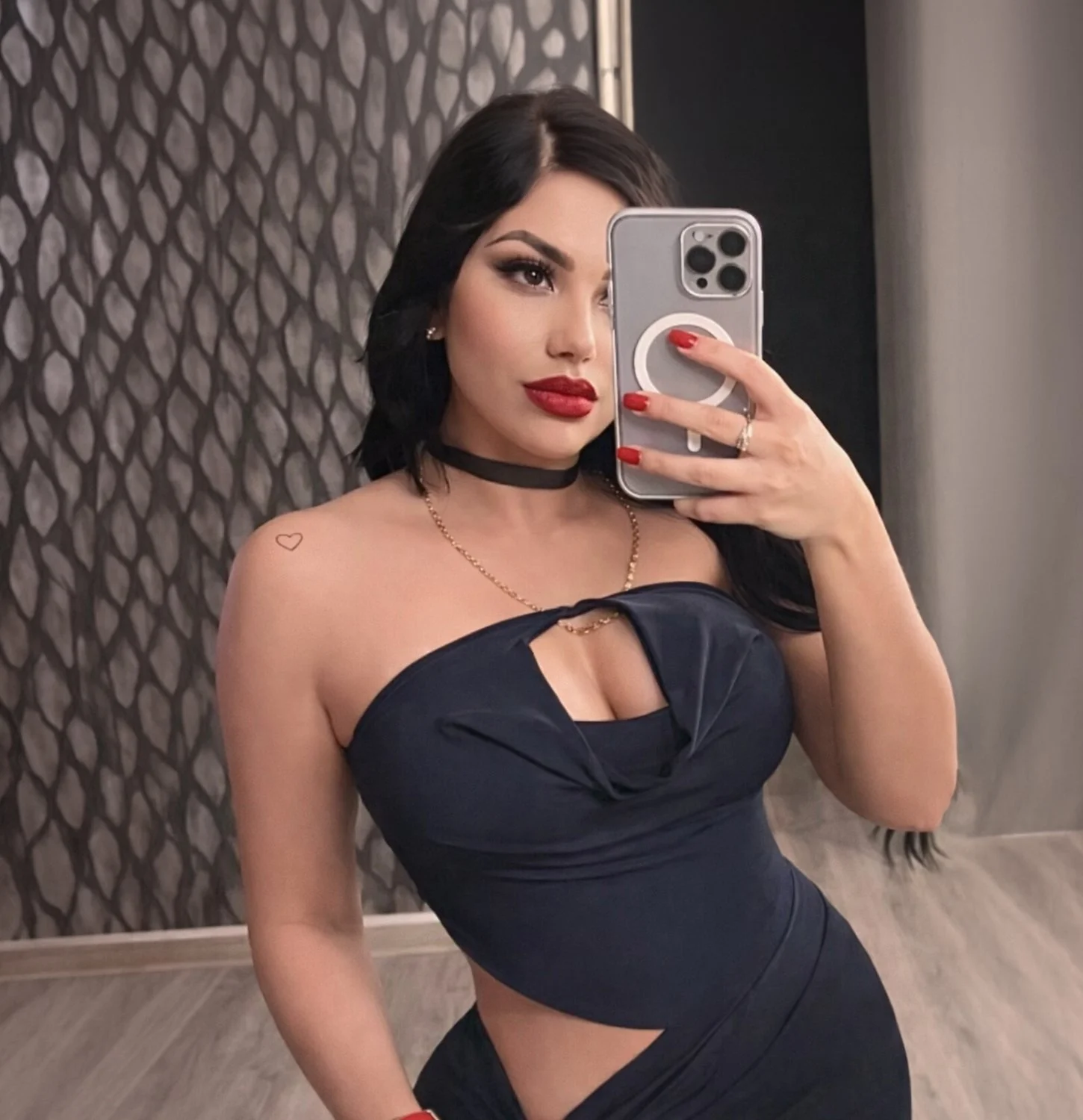 Stunning latina baddie gives up all holes main image