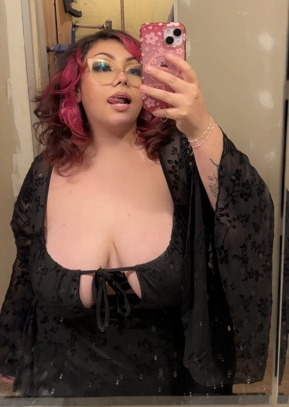 Th1cK gotH1c Lat1nA bbw bo0tY !! image 3