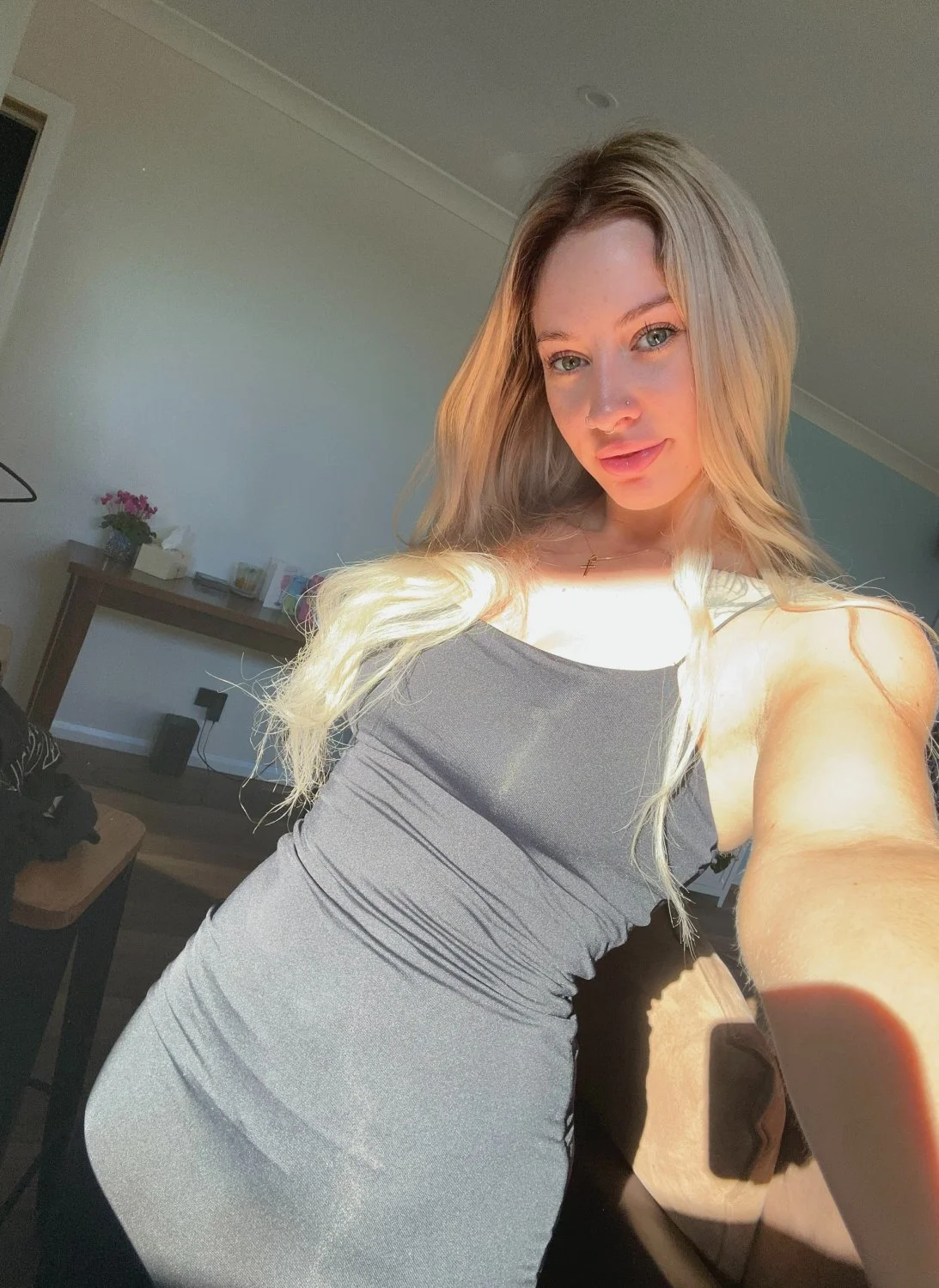 Sluts like me needs to be filled up with thick load too main image