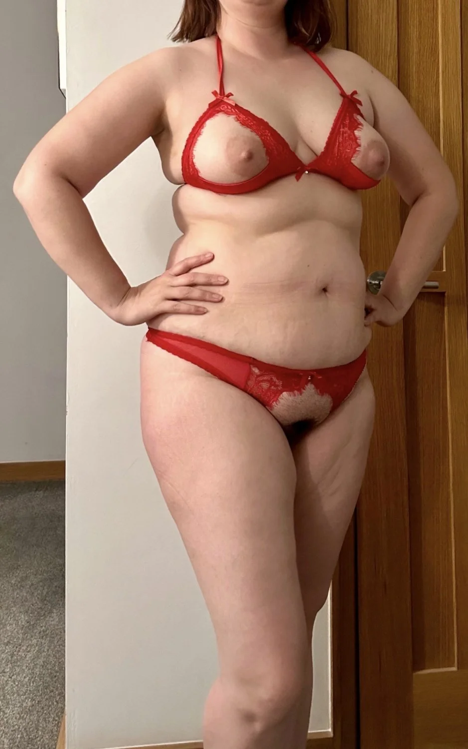 🇬🇧 More of British wife from the hubby in her red lingerie. MILF mom married webslut tinder date image 2