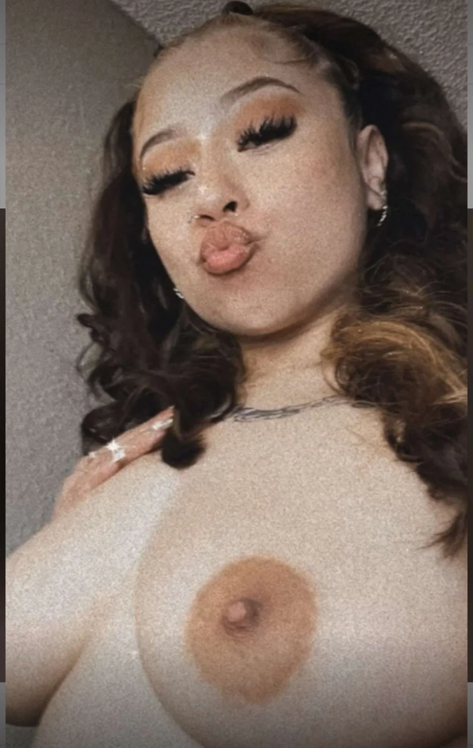 Latina exposed main image