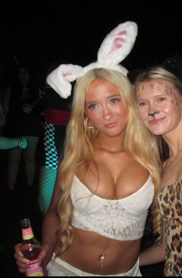 Blonde teen slut Olivia gets her nudes leaked image 13