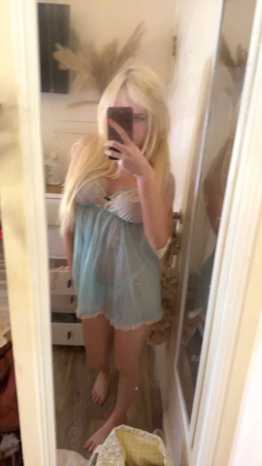 Blonde teen slut Olivia gets her nudes leaked image 21