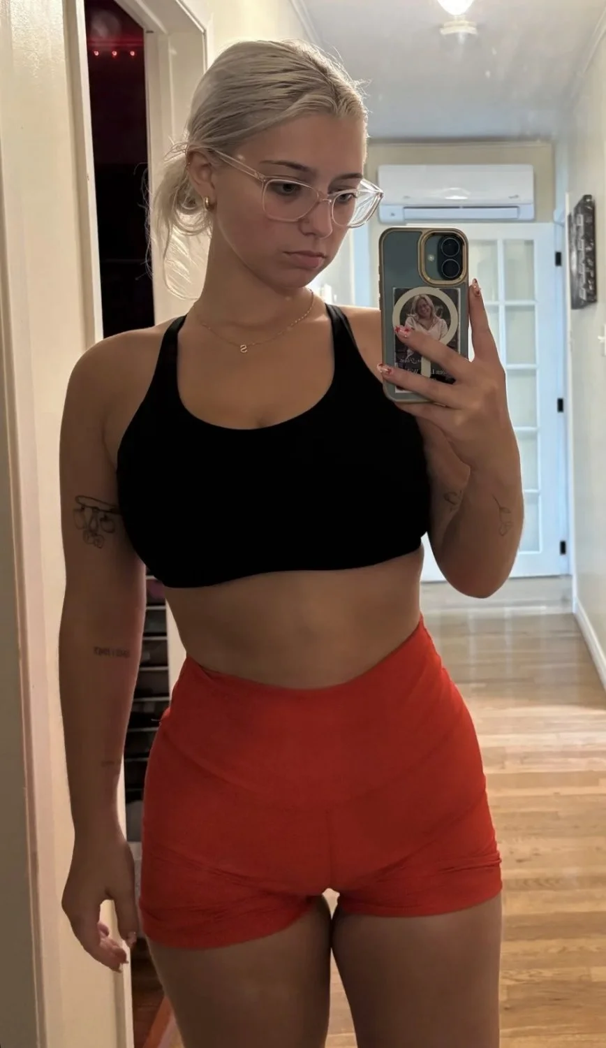 Fit snowbunny with big tits main image