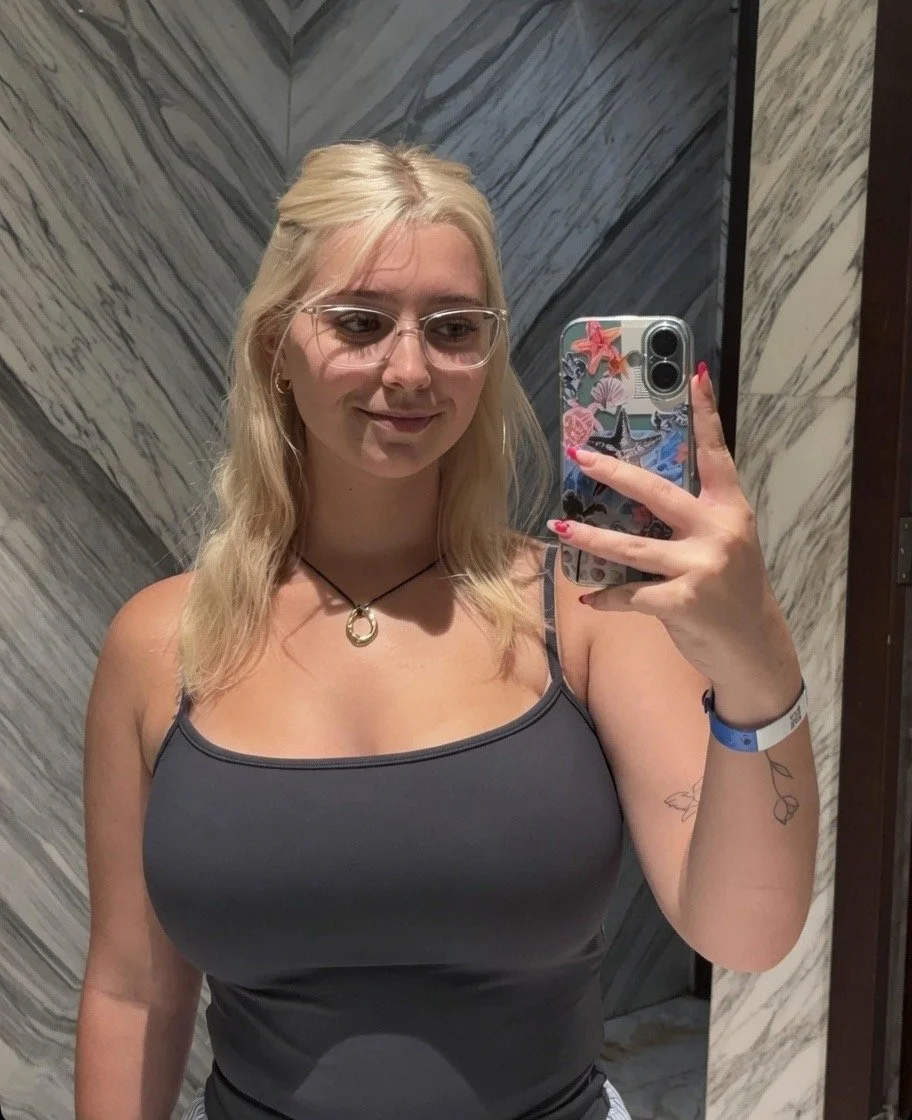 Fit snowbunny with big tits image 3