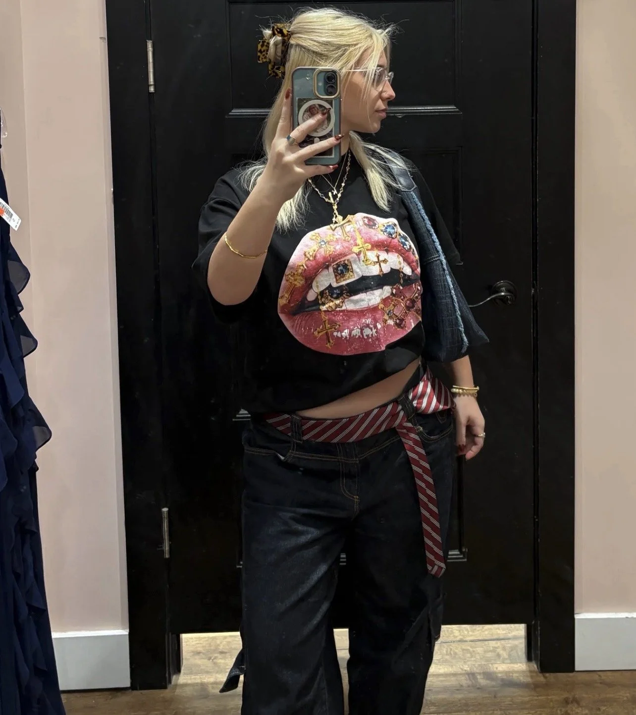 Fit snowbunny with big tits image 7