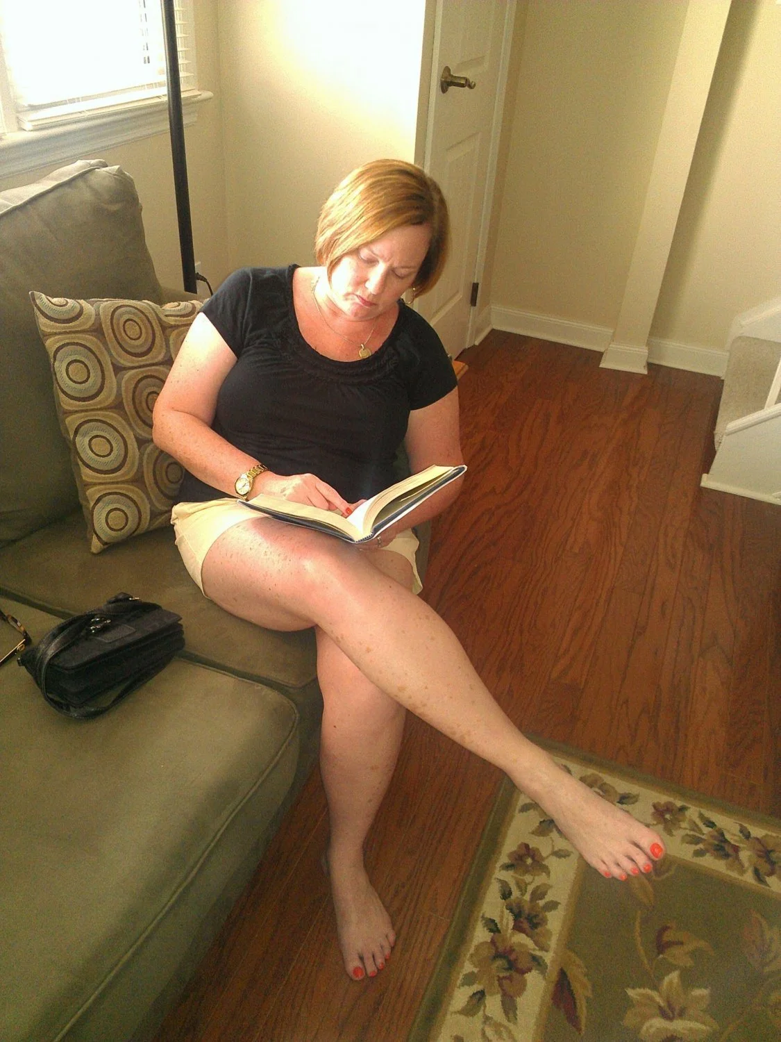 Curvy Married MILF Kim. Comment what you would do to her. image 7