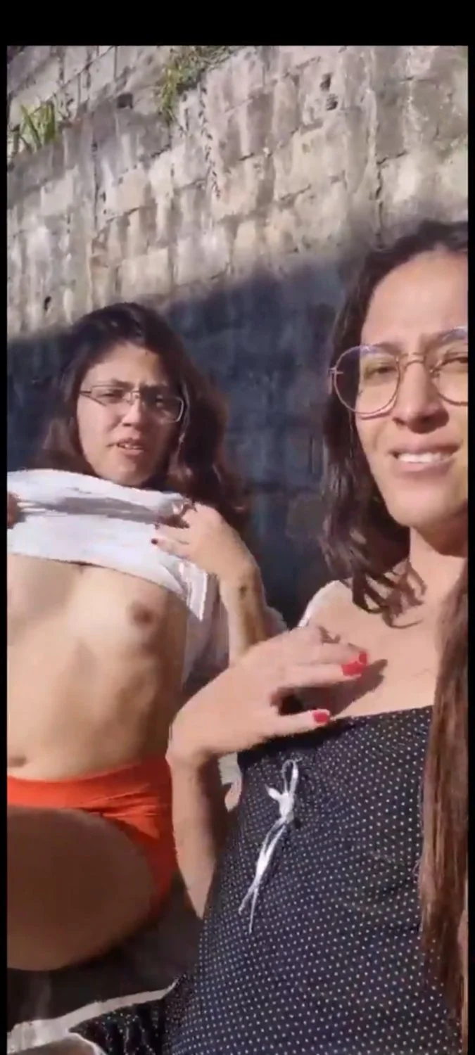 Gostosas no meio da rua - image 5