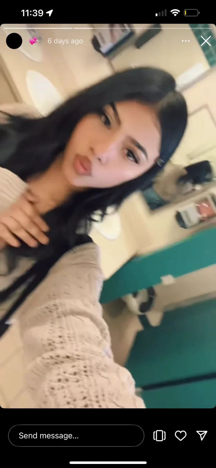 latina teen with fat ass/ pic of her sister image 3