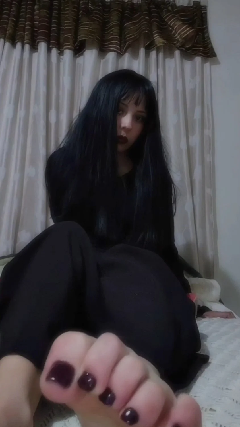 Pretty gothic feet image 13