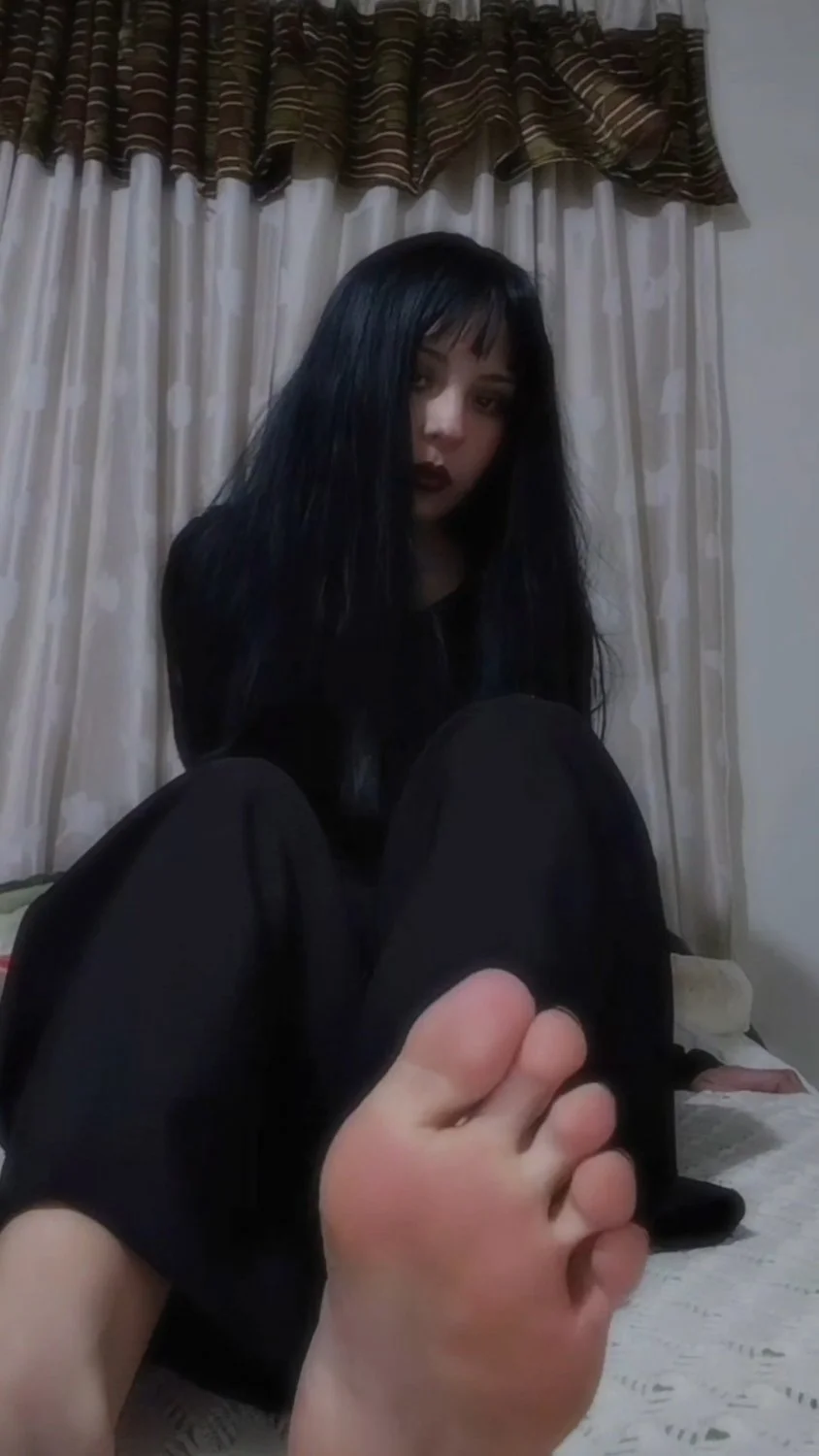 Pretty gothic feet image 14