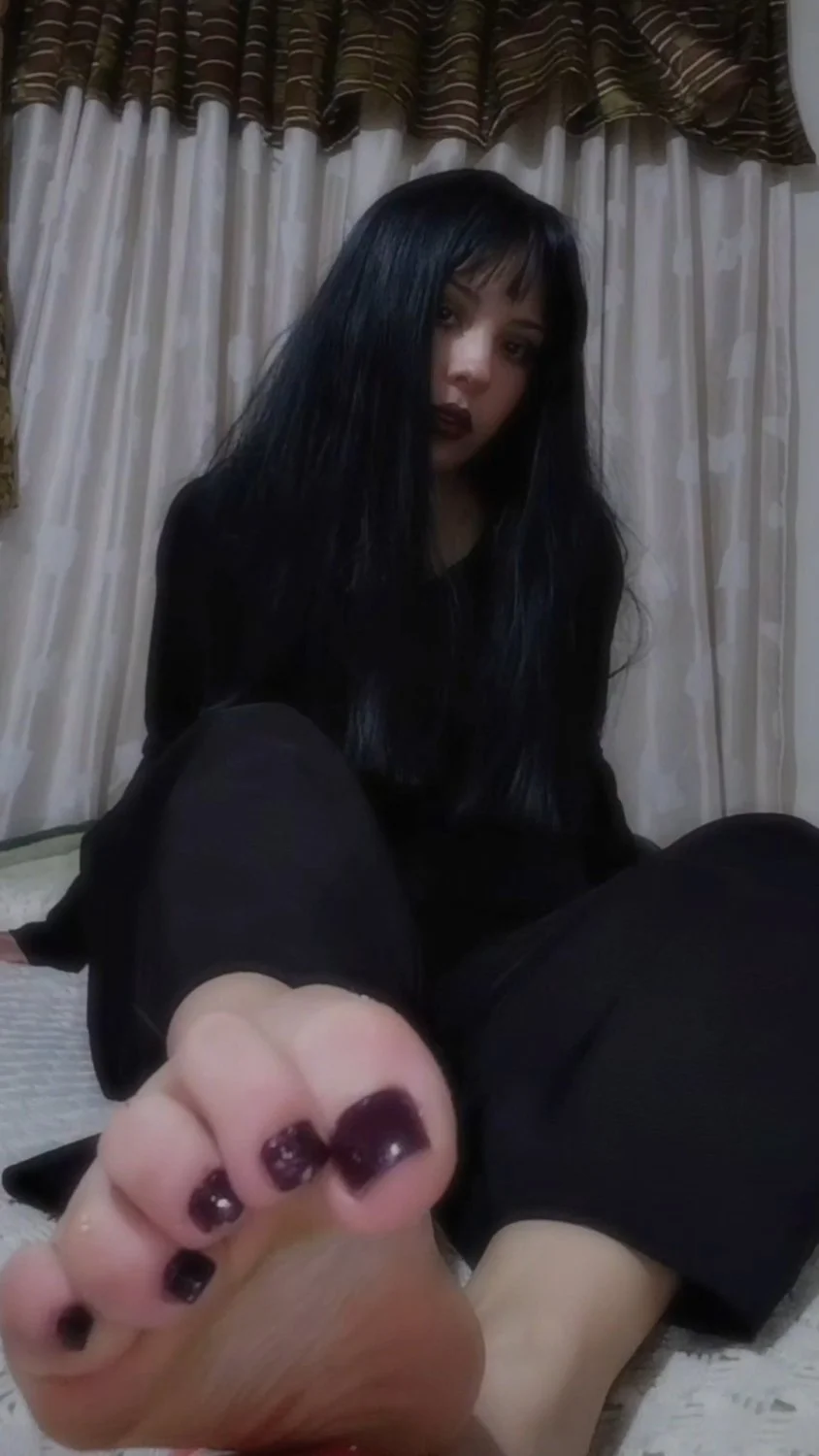 Pretty gothic feet image 8