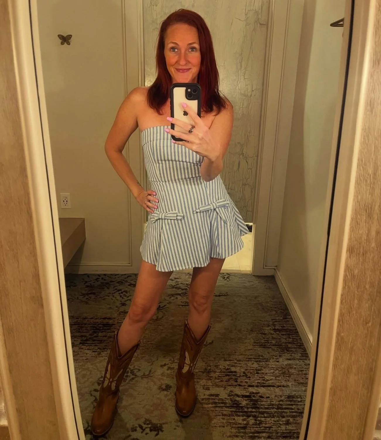 Slim MILF Kelly ♠️ image 17