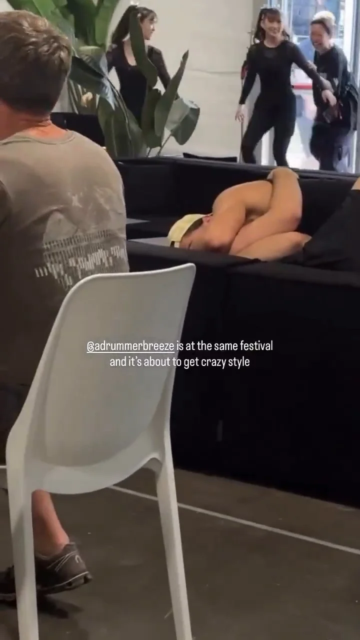 MOAMETAL & MOMOMETAL seen backstage In Skin Tight Leotards. main image