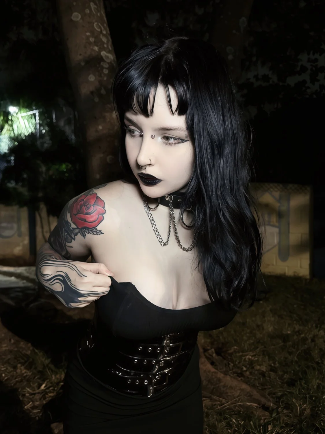 Um grande preto dotado pra fuder com essa gotica branquinha gostosa e tudo o que nos queremos ver! image 5
