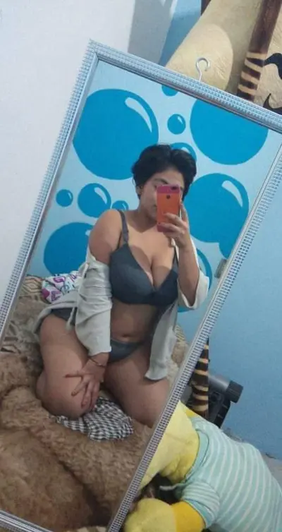 Evelyn gordibuena con unas grandes tetas cover image