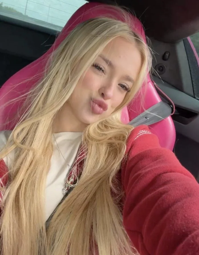 Julia is soooo cutee image 8
