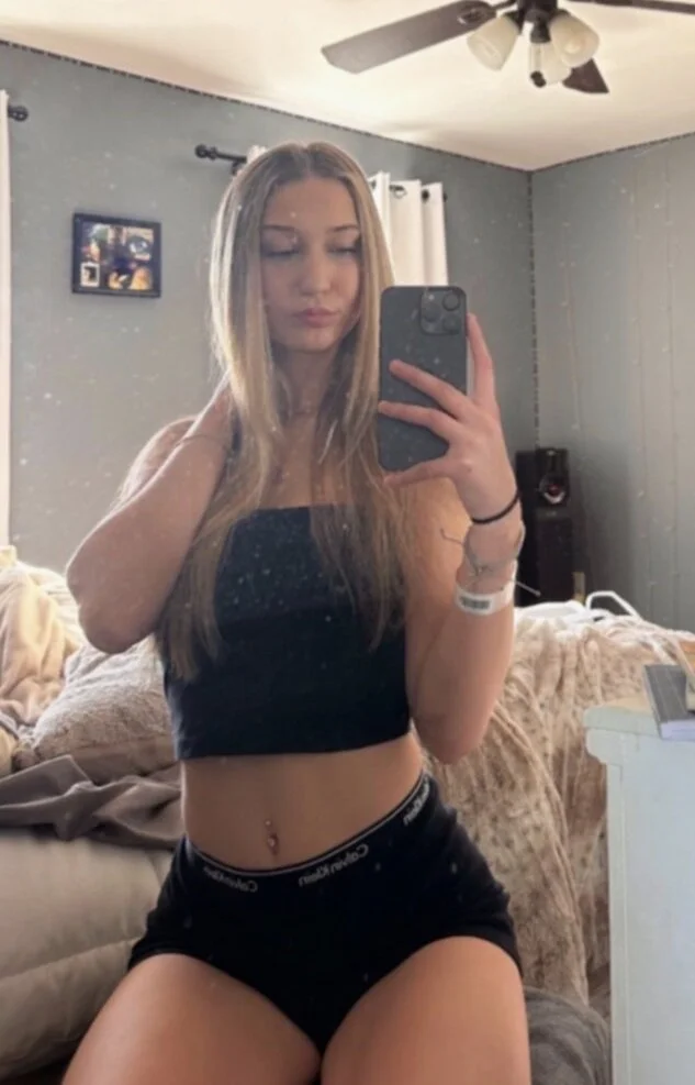 PAWG Gym Slut Loves Her Smoking Hot Body image 4